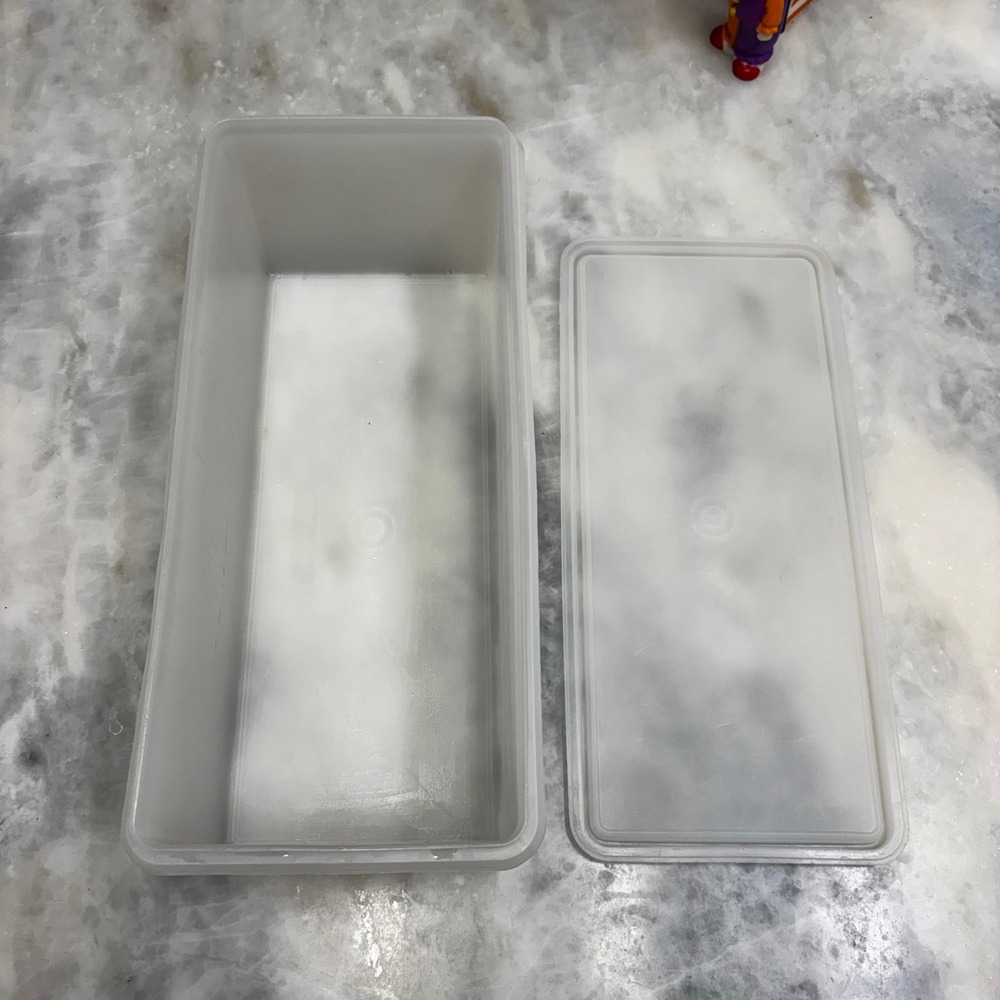 Vintage Tupperware Large Rectangular Storage bread Container with White Lid - Picture 4 of 5